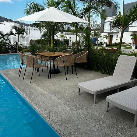 Casa Comoda Con Piscina Naranjo Eksteriør bilde